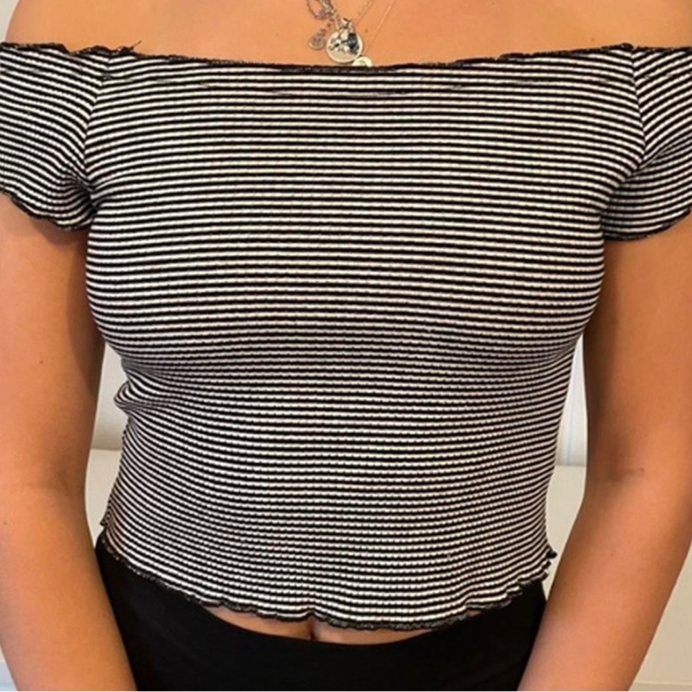 Forever 21 Gray Fitted Ruffled Cap Sleeve Blouse